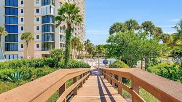 Condo, 1 King Bed with Sofa bed (Modern beachfront condo with pool, gy) | Property grounds