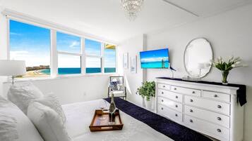 Condo, 1 King Bed with Sofa bed (Modern beachfront condo with pool, gy) | 2 bedrooms