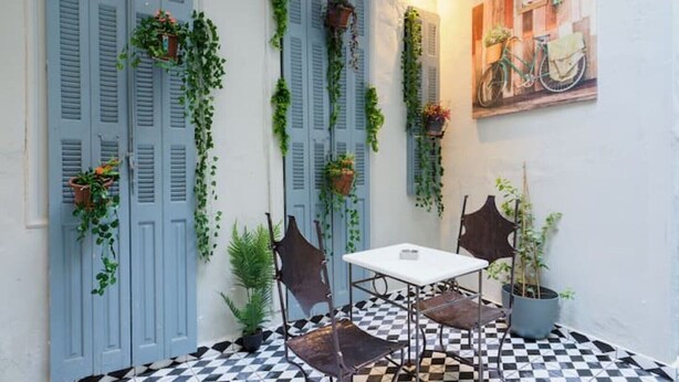 Outdoor dining - Neoclassical house with backyard access  (Athens)