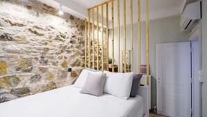 1 bedroom, desk, iron/ironing board, free WiFi - Neoclassical house with backyard access  (Athens)