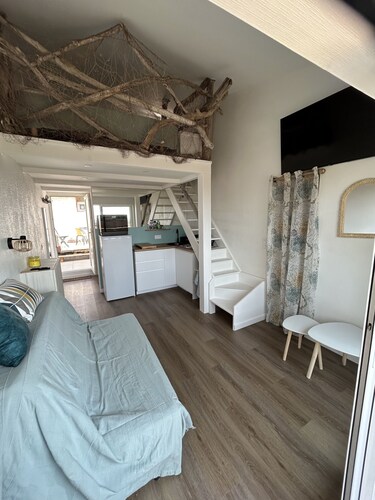 Duplex apartment with sea and pool view, 5-minute walk from the beach