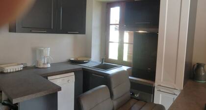 MAISON RENOVEE DANS PETIT VILLAGE DE CHARME 45MN DES STATIONS