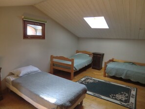 2 Schlafzimmer, Schreibtisch