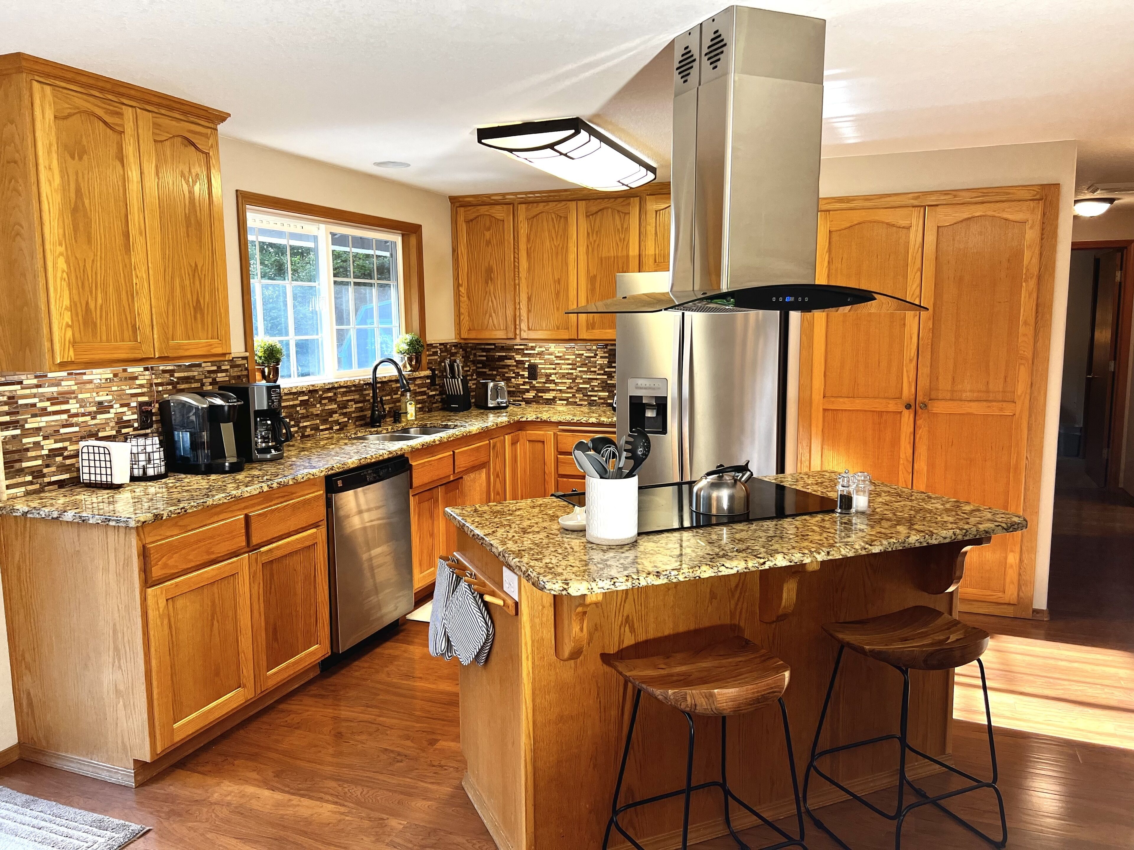 Coastal getaway surrounded by beautiful greenery. Only 3 min. to the beach area.