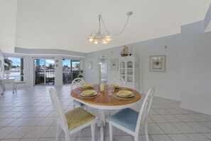 Condo, 1 Queen Bed (Rare riverfront condo with pool, spa,) | Dining