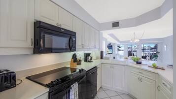 Condo, 1 Queen Bed (Rare riverfront condo with pool, spa,) | Private kitchen