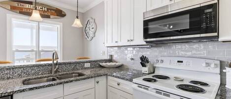 Fridge, stovetop
