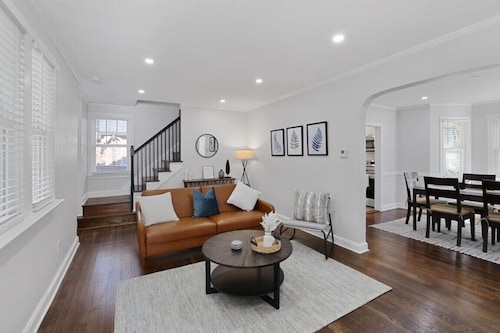 3 Lvl Rosslyn Gem-Walk to Metro!