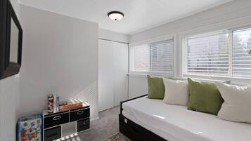 4 bedrooms, desk, iron/ironing board, travel crib