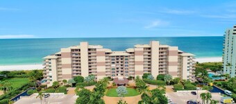 Beachfront Condo With Views, Pools and Tennis Courts