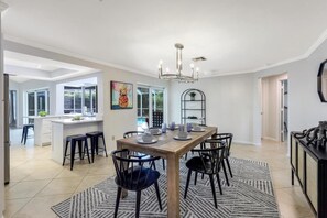 Hus - flera sängar (921 Montego Court) | Restauranger
