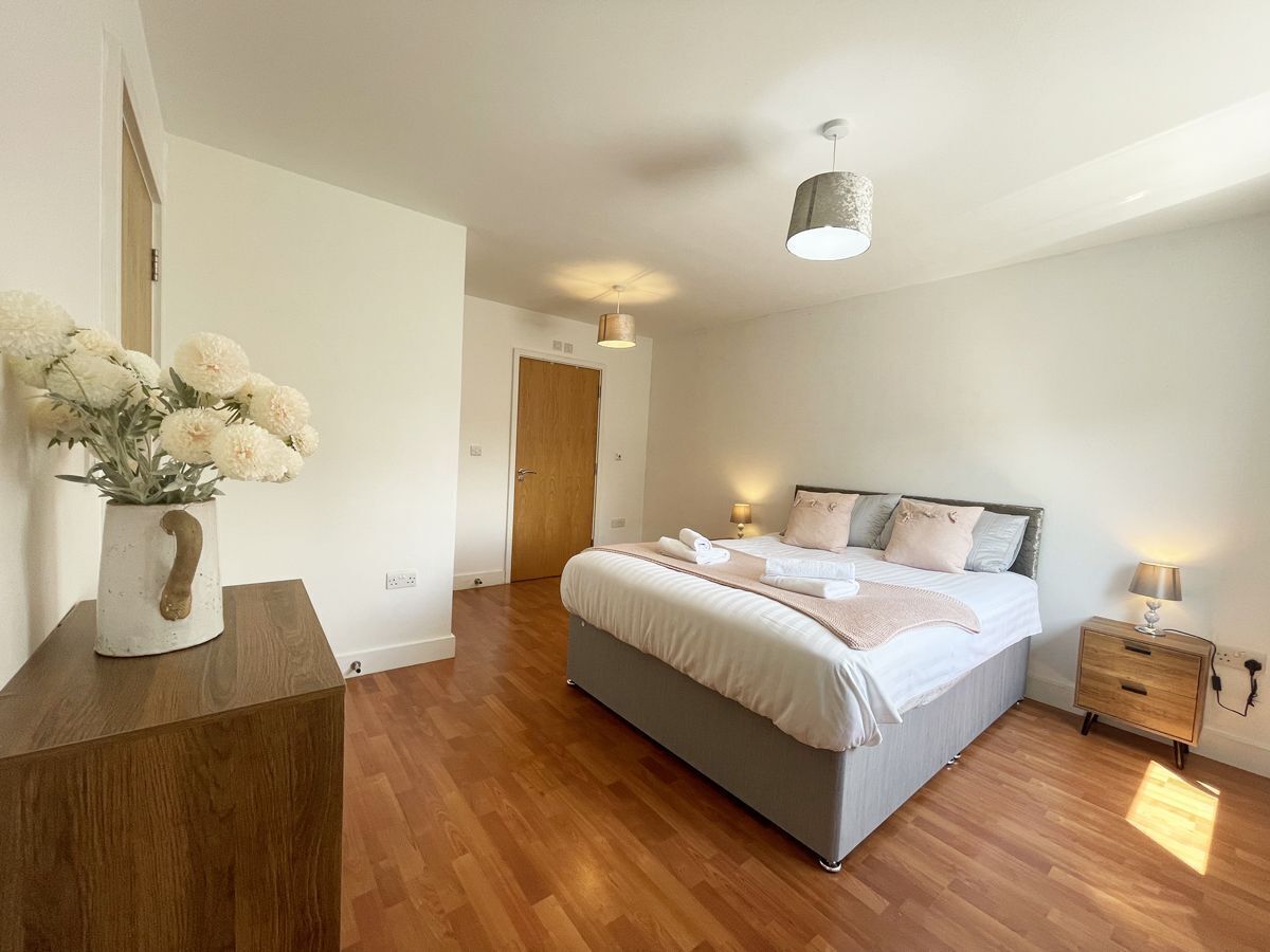 2 bedrooms, iron/ironing board