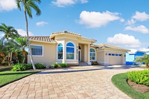 Exterior - Alluring Waterfront Home With W Exposure, Pool/dock (Marco Island)