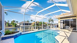 Casa, varias camas (Alluring waterfront home with W expos) | Piscina | Una piscina climatizada