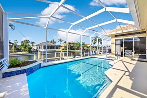 独立别墅, 多张床 (Alluring waterfront home with W expos) | 泳池 | 恒温泳池