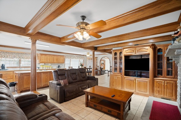 Smart-TV, DVD-Player, Tischtennisplatte, BĂŒcher