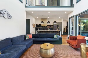 Televisión, estéreo y oficina 