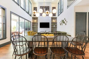 Dining - Outdoor Living in New Orleans | Heated Pool (New Orleans)