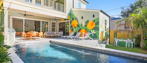 Een verwarmd zwembad