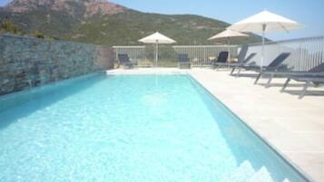 Piscina interna, piscina externa