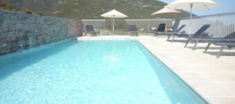 2-bedroom apartment heated pool wifi air conditioning 7 min beach and 1 min river