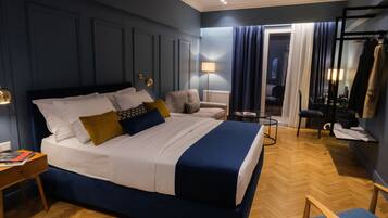 Blue Suite | 1 bedroom, in-room safe, laptop workspace, blackout curtains