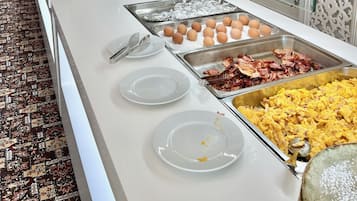 Free daily buffet breakfast