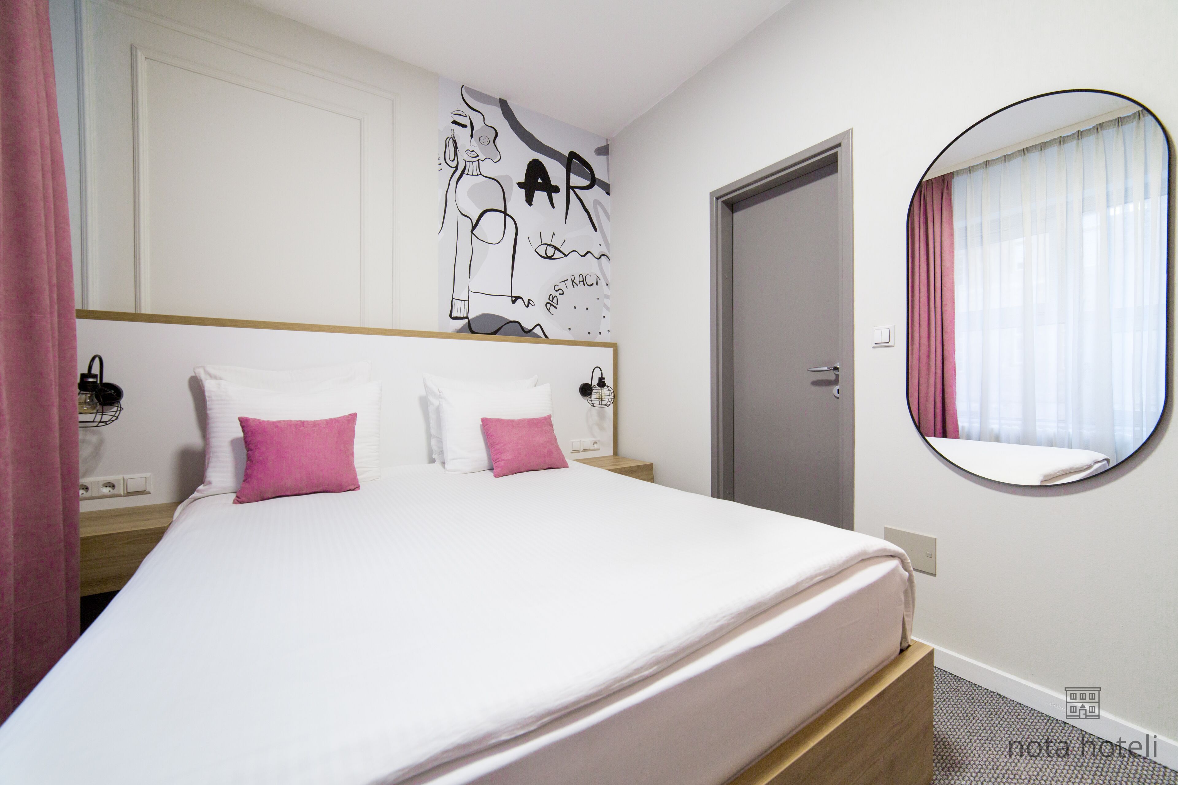 Comfort Double Room | Hypo-allergenic bedding, minibar, in-room safe, desk