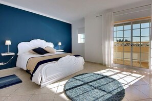 5 bedrooms, iron/ironing board, WiFi, bed sheets