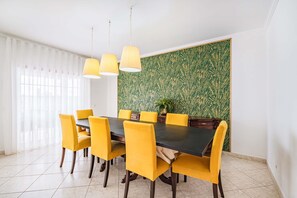 Dining - Villa Coelha - Table tennis and Pool Table (Guia)