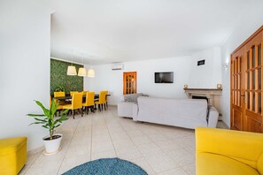 TV - Villa Coelha - Table tennis and Pool Table (Guia)