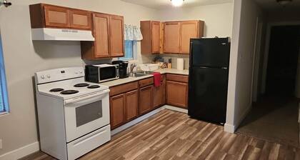 5 Minutes from Downtown! Cheerful Four Bedroom Home