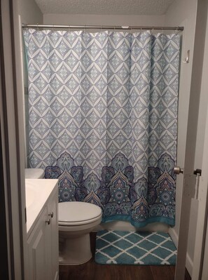 Hårtørrer, håndklæder, Shampoo, Toiletpapir