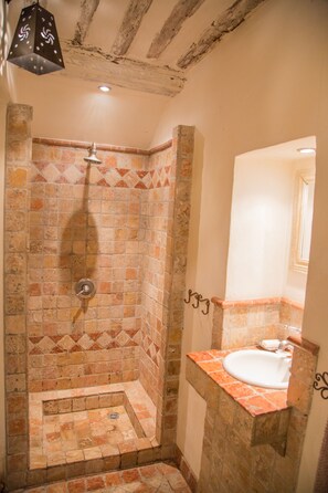 تجهيزات دش، مجففات شعر، مناشف