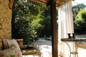 تناول الطعام بالخارج