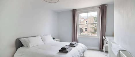 1 bedroom, desk, iron/ironing board, WiFi