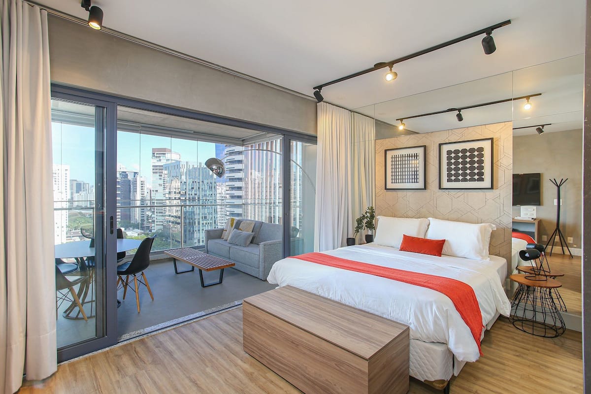 Deluxe Studio | Free WiFi, bed sheets