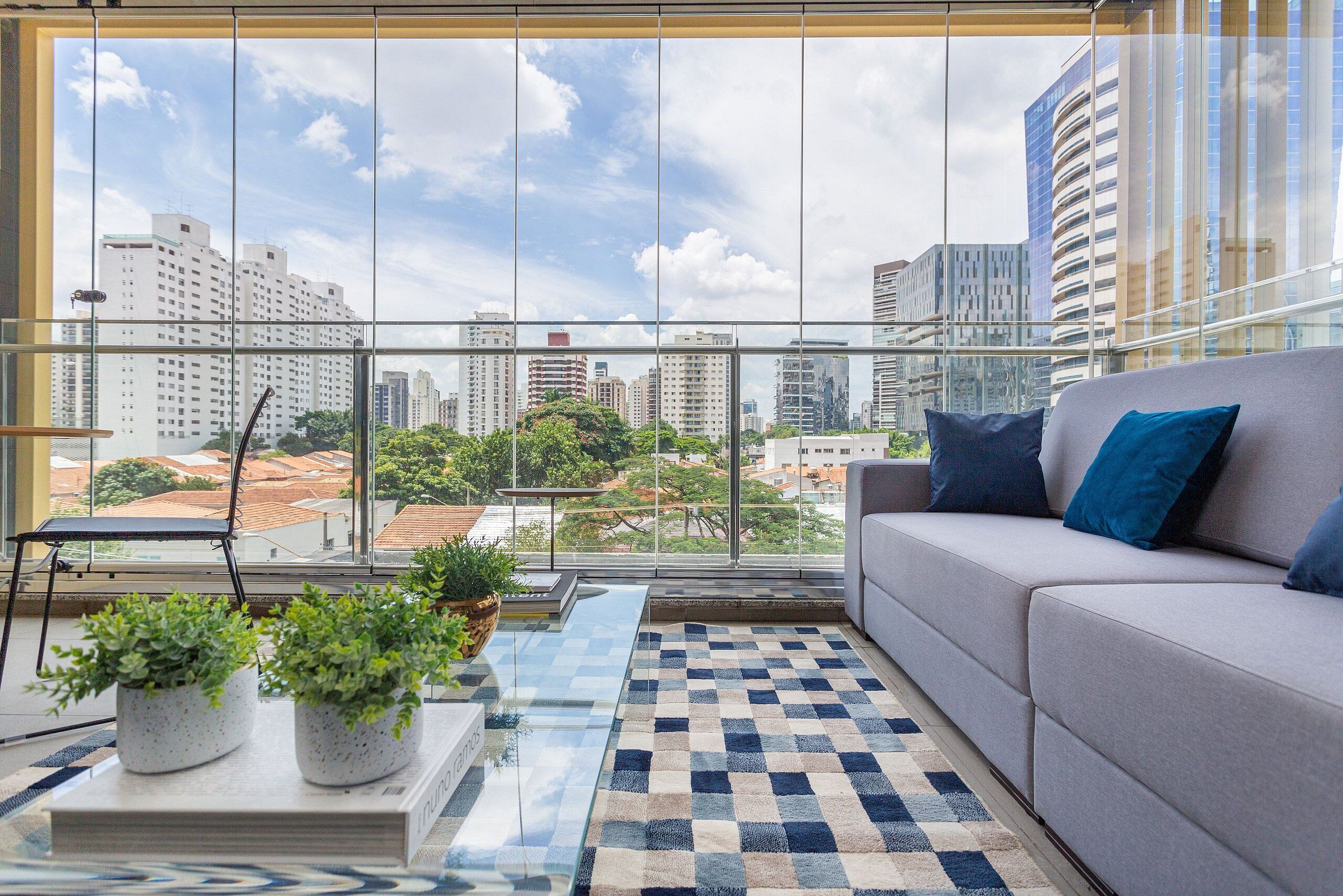 Studio | Living area | Flat-screen TV