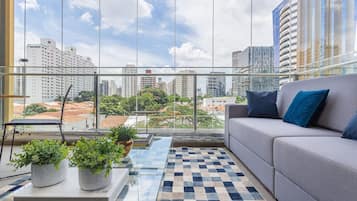 Studio | Living area | Flat-screen TV