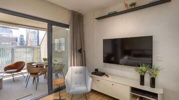 Apartamento | Área de estar | TV de tela plana