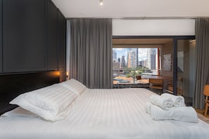 واي فاي مجانًا وملاءات أسرّة