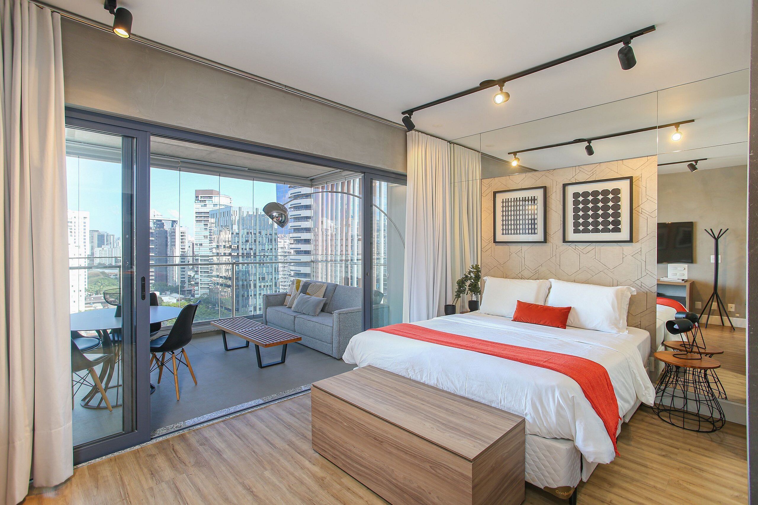 Deluxe Studio | Free WiFi, bed sheets