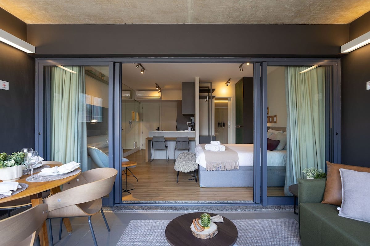 Apartamento | Wi-Fi de cortesia, roupa de cama