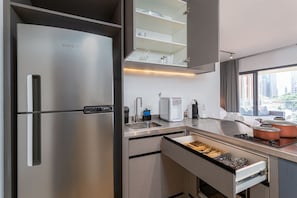 Estúdio básico | Cozinha privada | Geladeira, micro-ondas, cooktop, máquina de café expresso