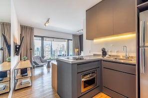 Departamento básico | Cocina privada | Refrigerador, microondas, parrilla de estufa y cafetera de espresso