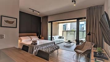 Standard Studio | Living area | Flat-screen TV