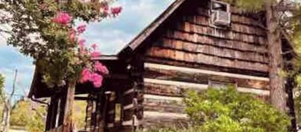 Log Cabin on Main St. In the ❤️ of Winston Salem. Sleeps 4 comfortably. 