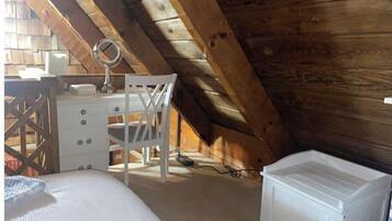 1 quarto, escrivaninha, ferros/tábuas de passar roupa, Wi-Fi de cortesia