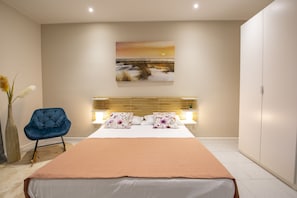 Deluxe Double Room | Down duvets, memory-foam beds, blackout curtains, free WiFi - BB Maison Aphrodite (Scafati)