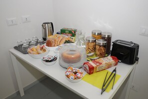 Frokostbuffé hver dag (mot et tillegg)